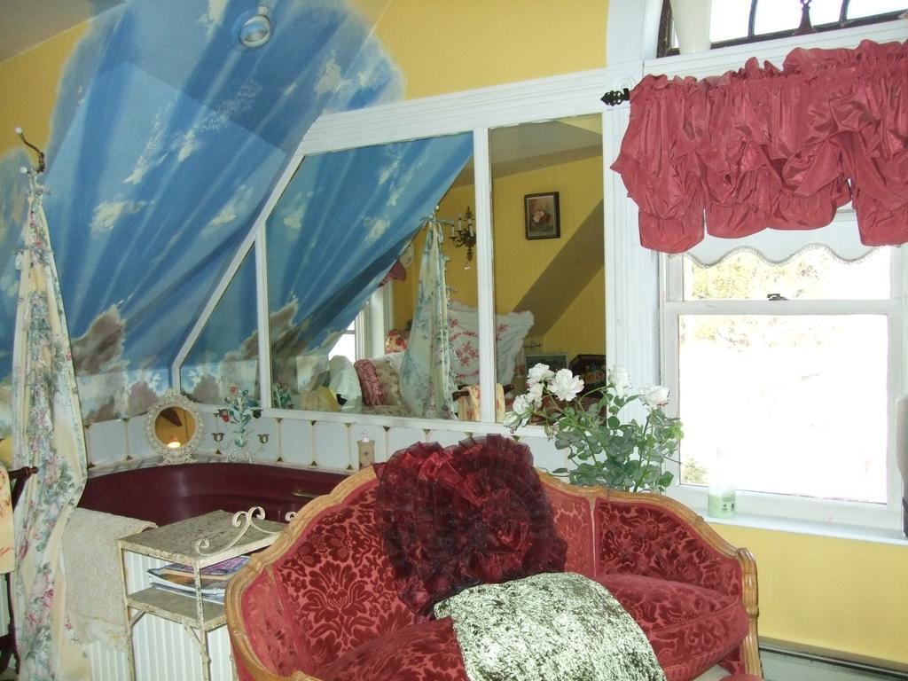 Enchanted Nights Bed & Bath Kittery Szoba fotó